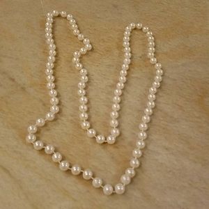 Pearl/type necklace